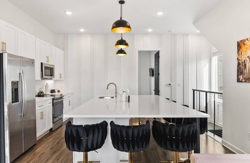 Cleveland Park House | 24K Escape - Rooftop Oasis, 3 Miles to Broadway, Walk to Restaurants!
