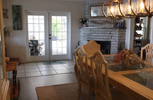 Southside Rural Community House | 3 acres private 4 bed, 4 bath ranch, unusually huge lanai, heated pool, grill!