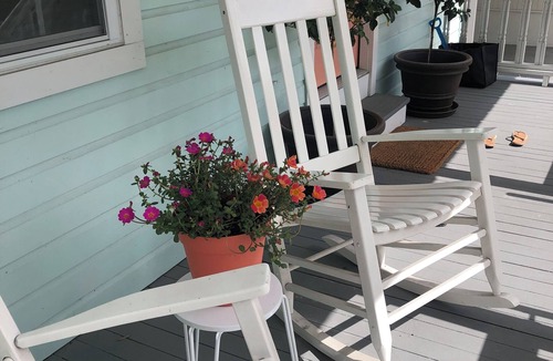 Springs at Kings Bay Cottage | 3 month minimum staynPerfect 1-bedroom cottage downtown Crystal River by spring.