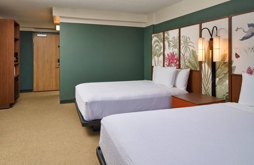 Ala Moana Hotel | 3 Sleek Units, Urban Garden Setting, Pool Enjoyment, Close to Local Attractions