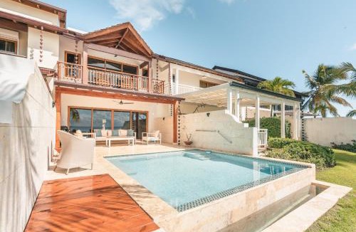 Puerto Bahia Villa | 3BR Beachfront townhouse at Puerto Bahia