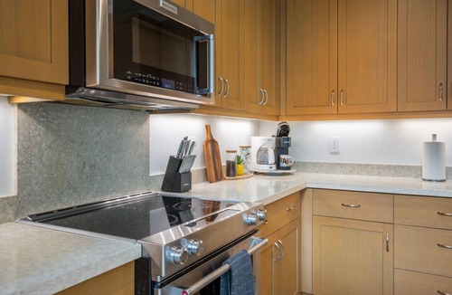 Makaha Valley House | 3BR, Near Beach, Game RM, Private Spa, Pool, Gym