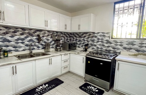 El Batey House | 4-bedroom house in the middle of superb Sosúa with WiFi, AC