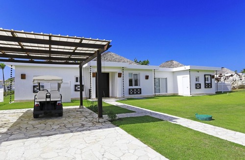 Playa Chiquita Villa | 4BD oceanfront guest-friendly villa with private pool, golf cart, gym, tennis!