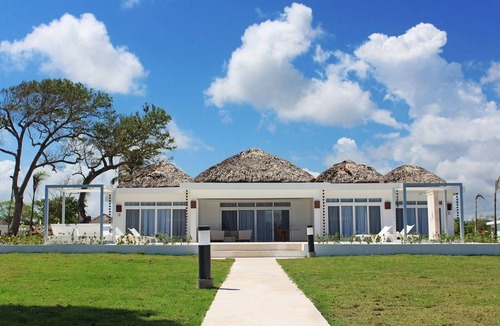 Playa Chiquita Villa | 4BD oceanfront guest-friendly villa with private pool, golf cart, gym, tennis!