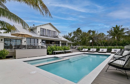 Wulfert House | 4BR Luxury Beachfront Retreat with Designer Finishes & Panoramic Gulf Views