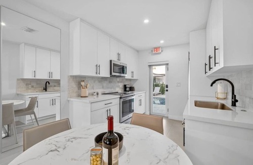 North Beach House | 4BR Miami Beach Pool Villa 1 Block to Beach