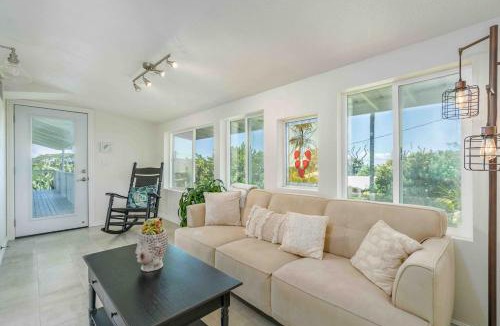 Honomu House | Akaka Falls 6BR Ocean View Retreat with Hot Tub