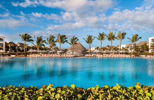 Bavaro Hotel | All-Inclusive Resort in Punta Cana with Casino and Ocean Views | 4 Units