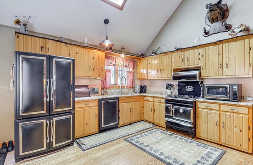 Chestertown Cabin | All-Season Family Retreat w/Dock on Loon Lake!