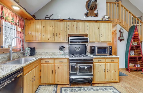 Chestertown Cabin | All-Season Family Retreat w/Dock on Loon Lake!
