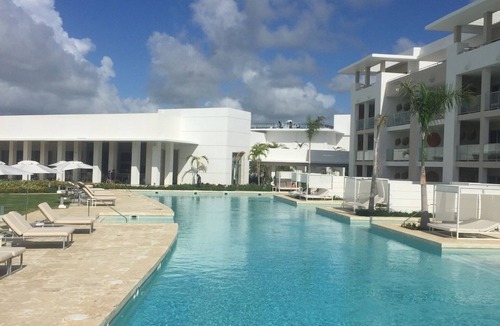 Punta Cana Resort | Alll inclusive 4 stars resorts walking distance to the beach fine dining