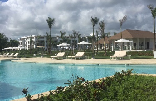 Punta Cana Resort | Alll inclusive 4 stars resorts walking distance to the beach fine dining
