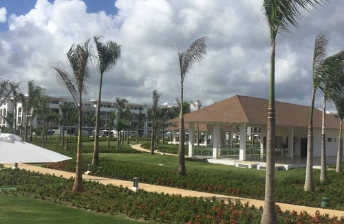 Punta Cana Resort | Alll inclusive 4 stars resorts walking distance to the beach fine dining