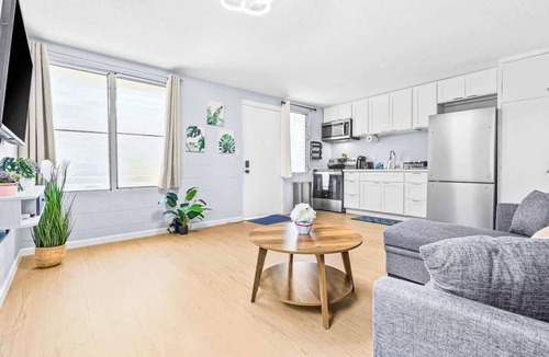 Pacific Heights Apartment | Aloha Comfort Stay one bedroom with private patio