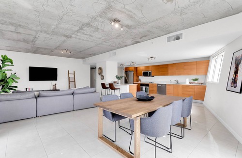 Midtown Condo | Amazing sunset view with Pool, 2b/2ba, gym , Best location A+!