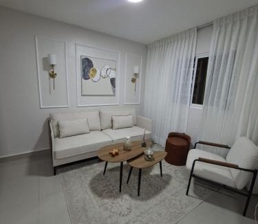 Las Caobas Apartment | Apartamento en la Prolongación 27