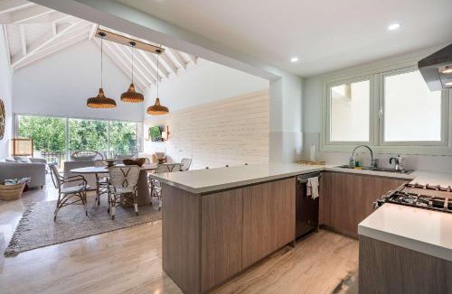 La Iglesia Apartment | Apt with 2BR & balcony beach access in Portillo