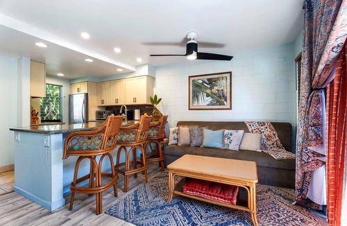 Historic Kailua Village House | Beach Haven at Malia Kai – Prime Location near downtown, Incredible Views & Pool