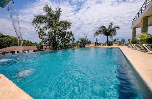 La Iglesia House | Beach & Mountain Villaterrenaspoolbbq6Br