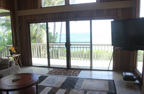 Mokuleia House | Beachfront Beauty $5900 PER MONTH