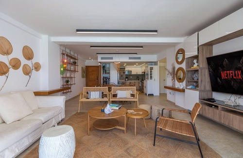 Villas Del Mar Apartment | Beachfront Luxury | 60”TV | FullKitchen| Marbella