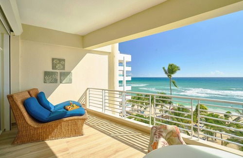 Villas Del Mar Apartment | Beachfront | OceanView | Pool & Full Kitchen