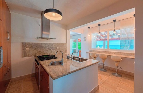 Playa Chiquita Villa | Beachfront villa, amazing sea views, FULLY LOADED!