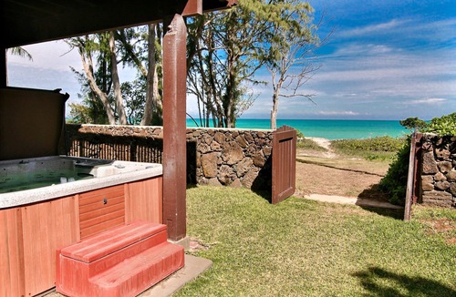 Waimanalo Beach House | BEACHFRONT with Hot Tub! White Sand Beach with Sandy Bottom Bay Sleeps 8-18