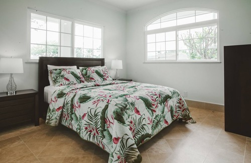 Eastern Honolulu House | Beautiful 2 Bedroom/2 Bath/Sleeps 6