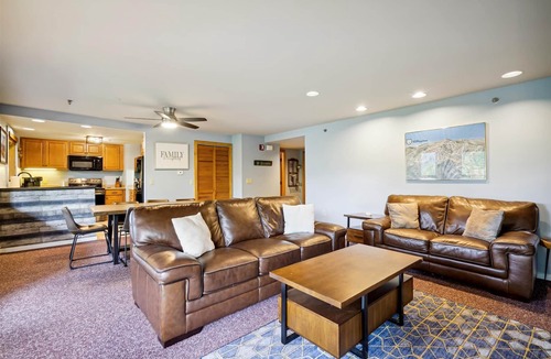 Killington Condo | Beautiful decorated Condo, pool, hot tub, great Killington Views - Highridge B6