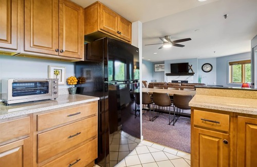 Killington Condo | Beautiful decorated Condo, pool, hot tub, great Killington Views - Highridge B6