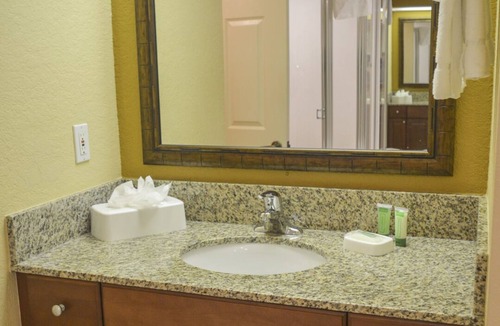 Florida Central Atlantic Coast Resort | BEAUTIFUL RESORT STUDIO WITH JACUZZI NEAR ALL ATTRACTIONS