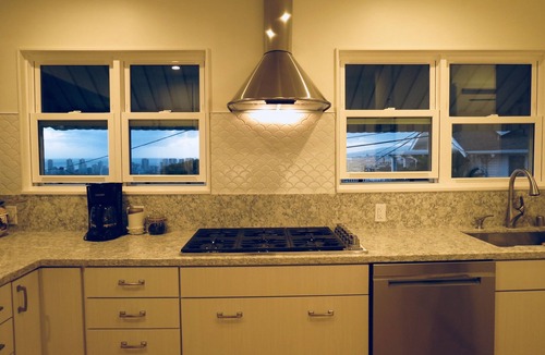 Kaimuki House | BIG ALOHA & AWESOME VIEW AT THIS HAWAIIAN HOME!
