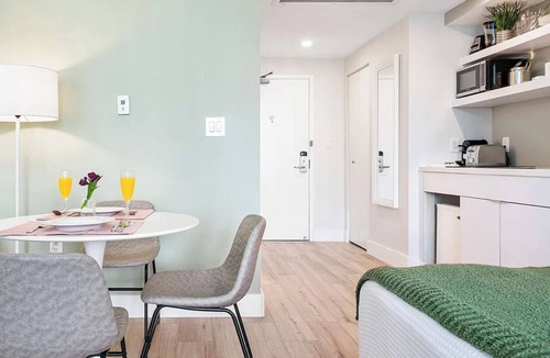 Coconut Grove Apartment | Boutique Coconut Grove Residences by Ilios Rentals