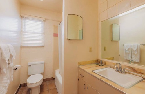Waikiki Hotel | Bposhtels Waikiki Retreat