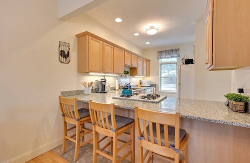 West Hartford Apartment | Bright Condo w/Community Perks: Near Ski Quechee!