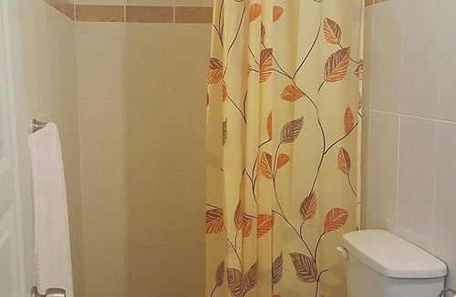 La Mulata Hotel | Budget hotel room in La Mulata, with fans/internet/cable TV/parking