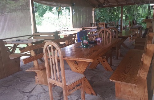 La Mulata Hotel | Budget hotel room in La Mulata, with fans/internet/cable TV/parking