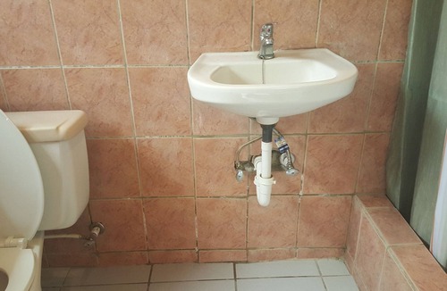 La Mulata Hotel | Budget room with cable TV/Internet in hotel with on-site restaurant