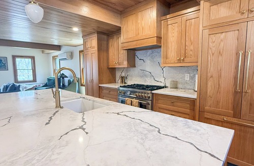 Bolton Landing House | Camp Ridgewood- Spacious 6-bedroom house in lovely Bolton Landing with AC