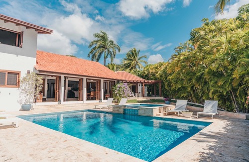 Los Lagos House | CASA BELLA- PRISTINE 5BD-STEPS TO MINITAS BEACH-pool, jacuzzi, cabana, golf cart