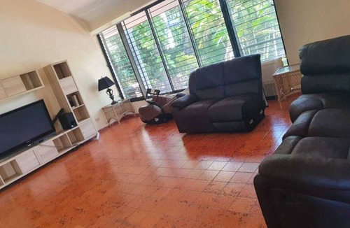 Yolanda Morales House | Casa con Piscina y Jacuzzi, Amplia en Arroyo Hondo
