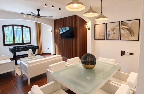 Las Charcas Villa | Casa Manarola Oceanfront Oasis & Pizza Cabin