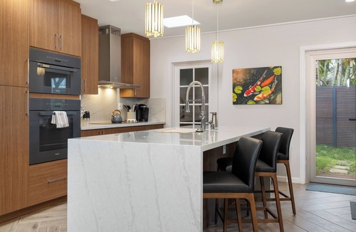 Kailua House | Center of Kailua Bay! Licensed Beach Front Rental #1990/NUC-1774,1775