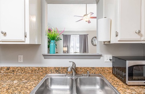 Hampton Condo | Central and Chic Hampton Condo! 2 br 2 ba W/D +WIFI! Dog Friendly