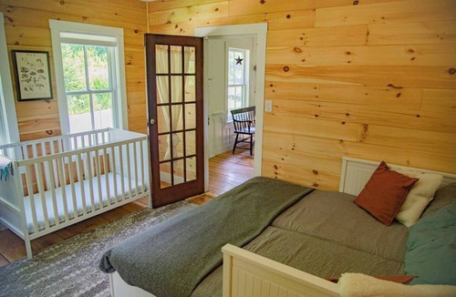 Waterbury House | Charming 2-bedroom farmhouse in beautiful Moretown with AMAZING views!