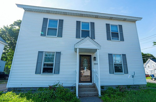 Leominster Apartment | Charming 3-bedroom apartment with WiFi, AC in lovely Leominster