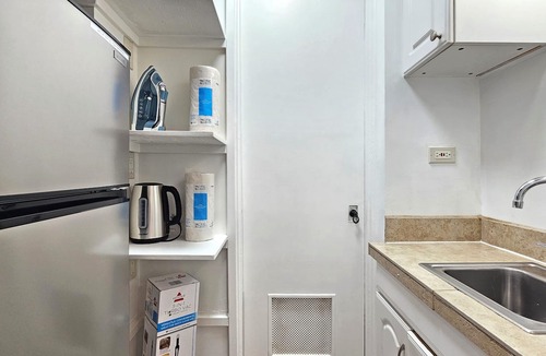 Waikiki Apartment | Charming studio for 3 at Waikiki Grand Hotel® in Waikiki with AC & Pool