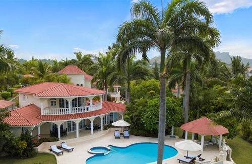 Cofresi Villa | Cheerful 4 bedroom Villa with Pool